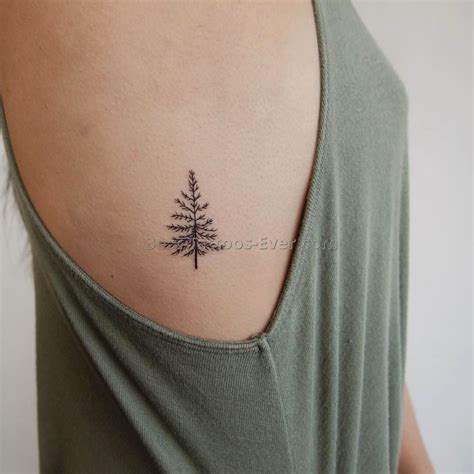 25 Cute Small Feminine Tattoos For Women 2024 Tiny Meaningful Tattoos