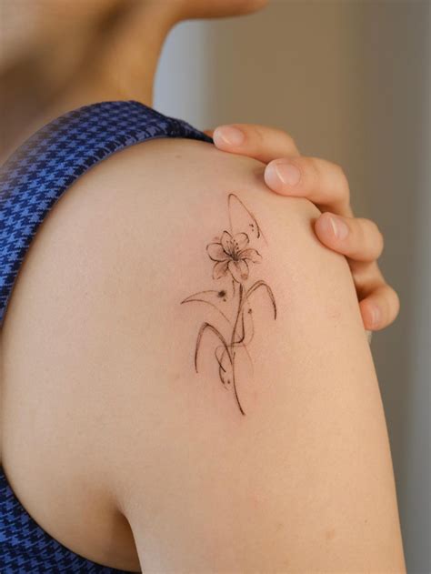 31 Delicate Shoulder Tattoos For Women Tattoo Glee 31 Delicate Shoulder Tattoos For Women Tattoo Glee