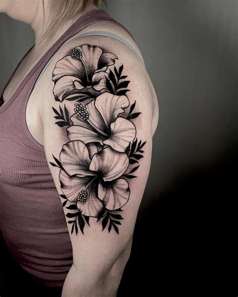 46 Hibiskus Tattoo Ideen Hawaiianische Blumen Tattoo Designs Mit