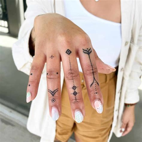 50 Awesome Finger Tattoo Ideas For Men Amp Women In 2023