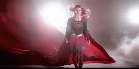 Supergirl Gifs Gifdb Com