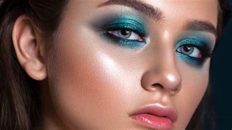 The Ultimate Guide To Achieving Tiktok Amp 39 S Viral Poolside Blue Eyeshadow Trend